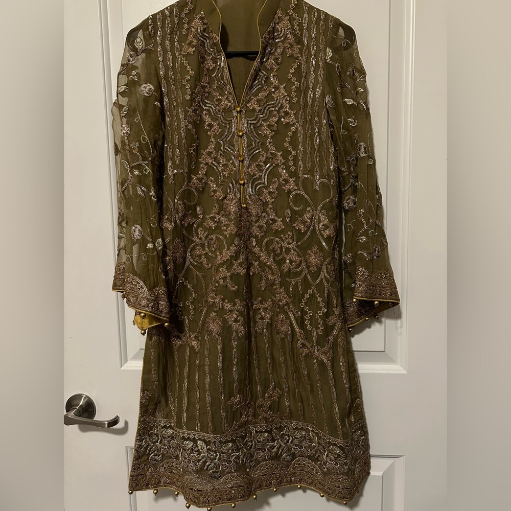 Women’s suit/ gharara